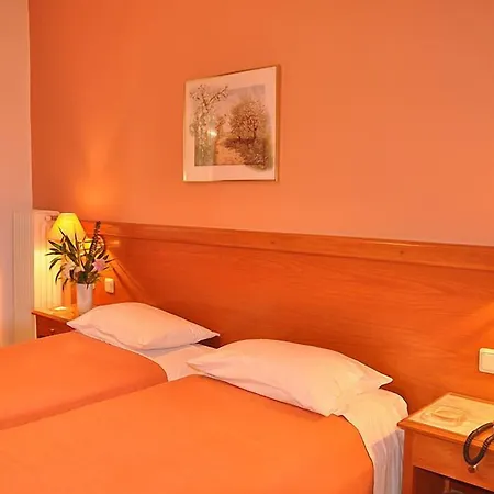 Bretagne Hotel 2*
