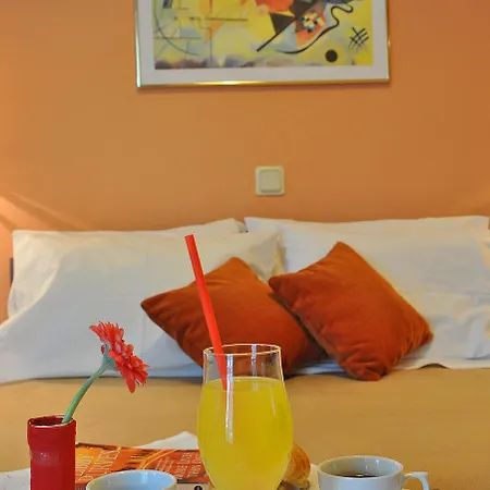 Bretagne Hotel 2*