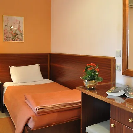 Bretagne Hotel 2*