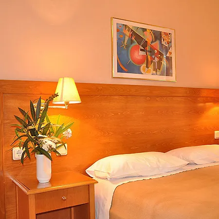 Hotel Bretagne 2*